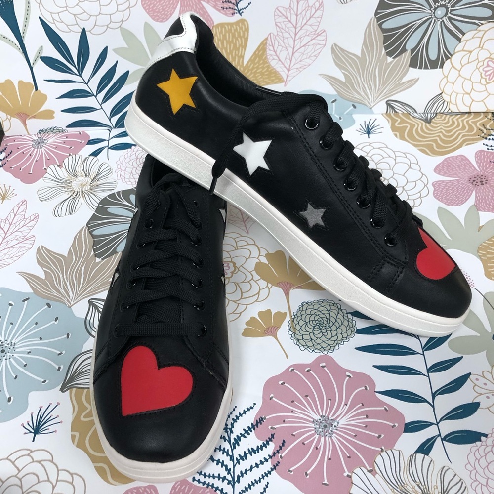 NWT 🏷 Black Sneakers